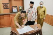 Bupati Gresik Teken MoU Penerapan Inovasi SuKMa-e Jatim, Ini Tujuannya