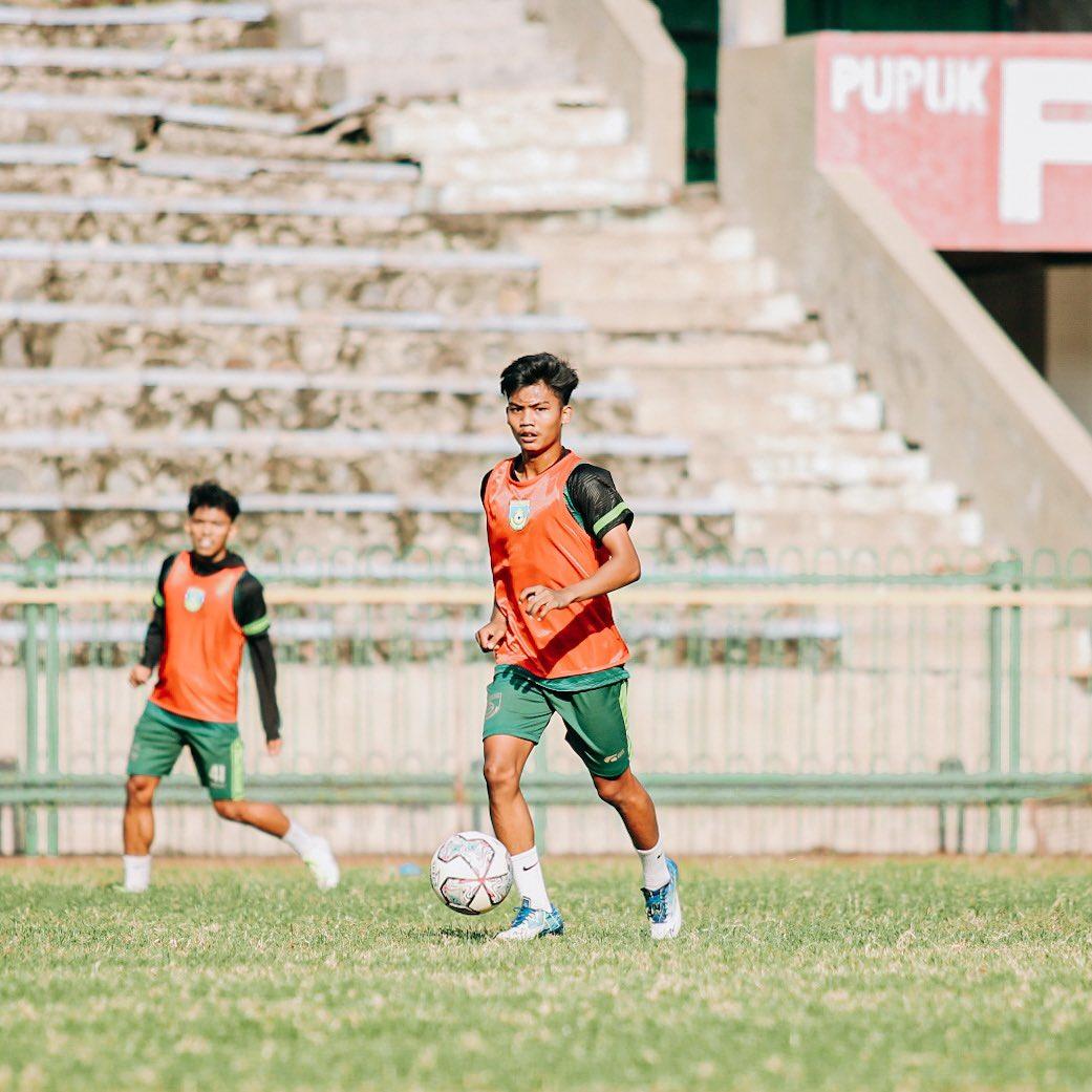 Pemain Persebaya Dicky Kurniawan Resmi Dipinjam GU