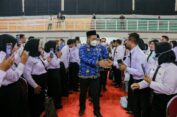 Bupati Serahkan 475 SK PPPK Guru Tahap II Formasi Tahun 2021