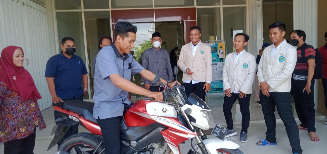 Mahasiswa Universitas Qomaruddin Buat Inovasi Berbasis IOT