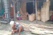 Usaha Turun Temurun, Pengrajin Keranjang Ikan di Desa Panjunan Tetap Eksis