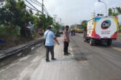 Gagal Nyalip Dump Truk, Pemotor Tewas Mengenaskan di Gresik