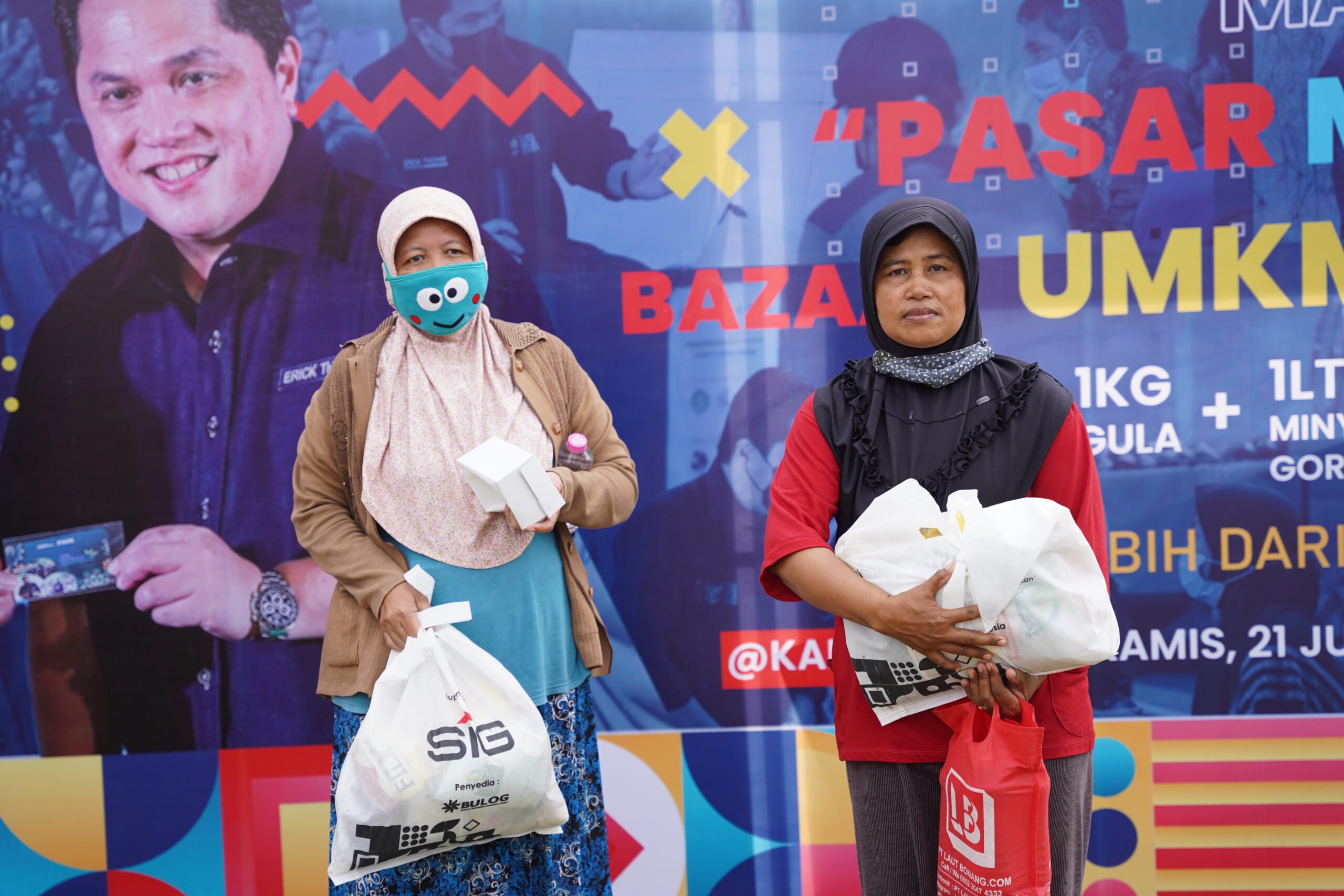 Bantu Masyarakat, SIG Gelar Pasar Murah dan Bazar UMKM  BUMN