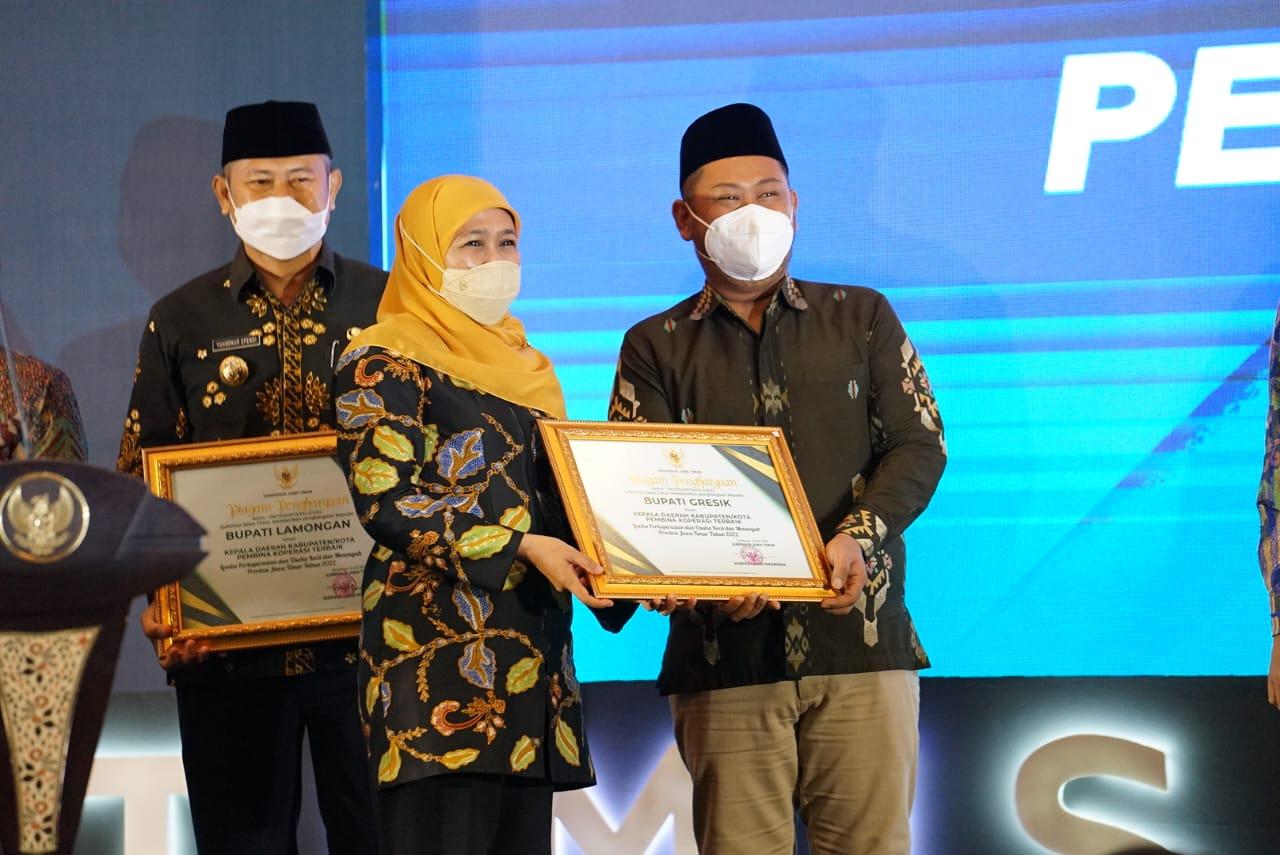 Bupati Gus Yani Terima Penghargaan Pembina Koperasi Terbaik di Jatim