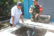 Sinergi Babinsa Koramil 0817/16 Dukun Jaga Air Sumber Kehidupan Desa Wonokerto