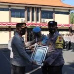 Kapolres Bojonegoro Beri Penghargaan 16 Anggota Berprestasi