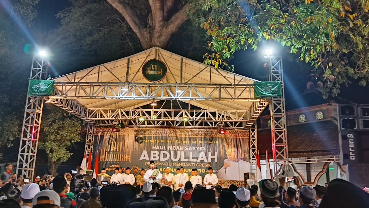 Ribuan Jemaah Padati Haul Mbah Sayyid Abdullah di Menganti