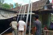 Pembuat Tiang Bendera dan Umbul-Umbul di Gresik Banjir Pesanan