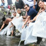 Sukses Kembangbiakkan, PT Semen Padang Lepas 7.000 Ikan Silih ke Habibatnya