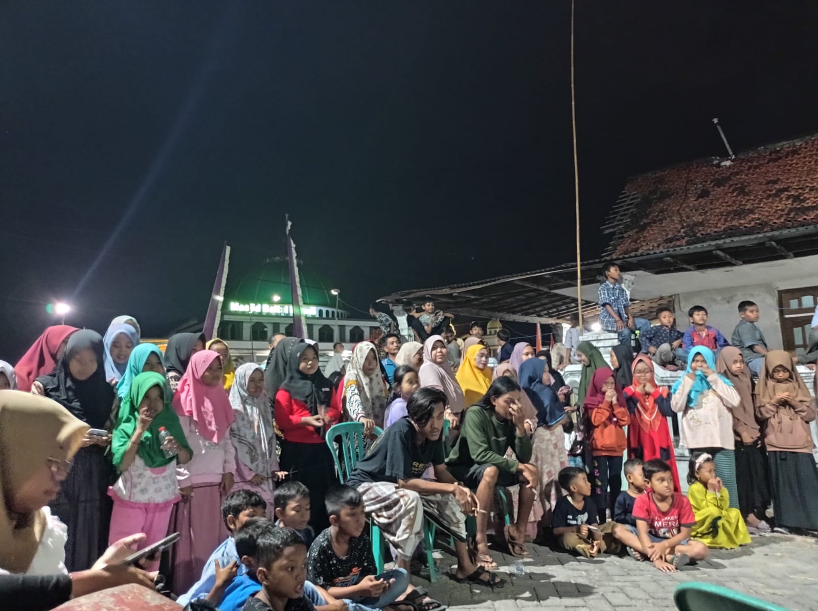 Keseruan Lomba Ikat Kepiting di Desa Tanjangawan