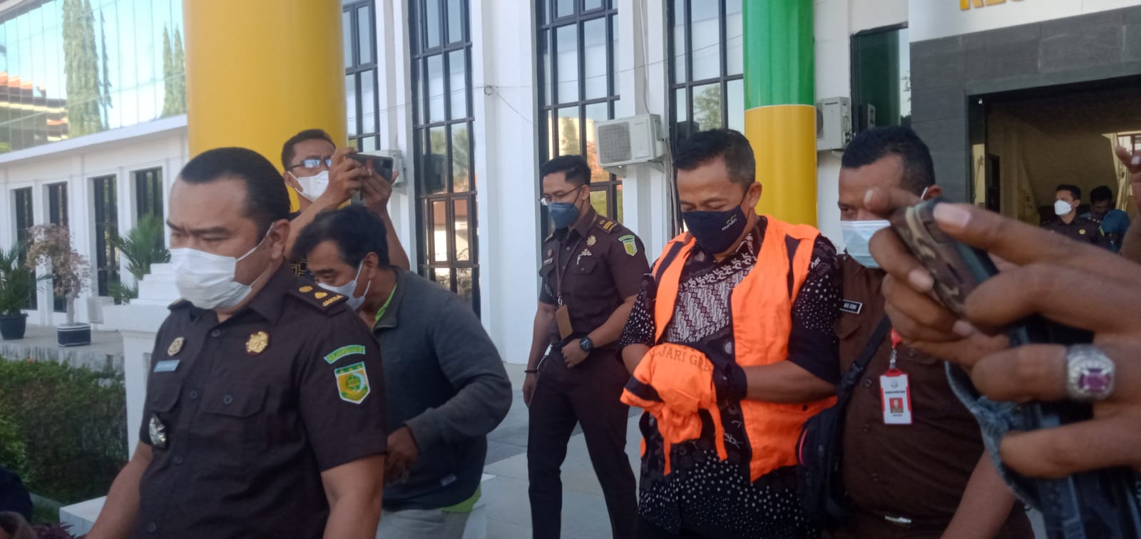 Diduga Korupsi APBDes, Kejaksaan Gresik Tahan Kades Roomo