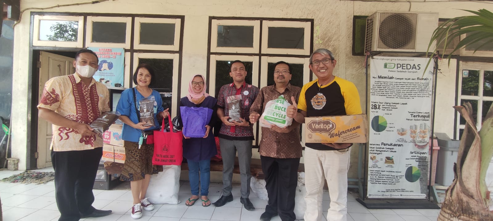 Animo Tukar Baju Bekas Tinggi, DLH Gresik Jadikan Program Andalan