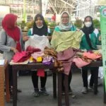 Pengunjung CFD Antusias Cari Sampah Botol Ditukar Baju