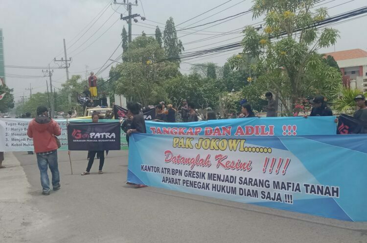 Tuntut Pemberantasan Mafia Tanah, Massa Gabungan di Gresik Gelar Aksi Unjuk Rasa di Kantor BPN