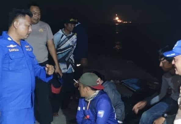 Terombang-ambing di Lautan Selama Berjam-jam, 6 Pemancing di Gresik Berhasil Diselamatkan