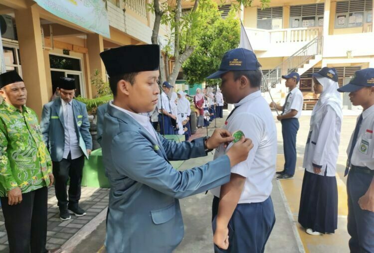 Hari Ini, Pimpinan Komisariat IPNU-IPPNU SMP YPI Darussalam 1 Cerme Gresik Resmi Dilantik