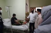 Gus Yani Jenguk Warga Gresik Jadi Korban Tragedi Kemanusiaan di Stadion Kanjuruhan