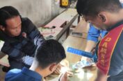Jari Tangan Bengkak Akibat Cincin Tak Bisa Lepas, Minta Bantuan ke Damkarla Gresik