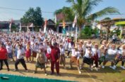 Rayakan HUT PIRA ke-14 di Gresik, Emak-Emak Senam Pakai Sarung