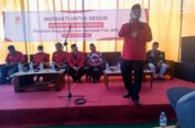 Anggota DPR RI Gus Falah Serahkan Bantuan ke Warga Gresik