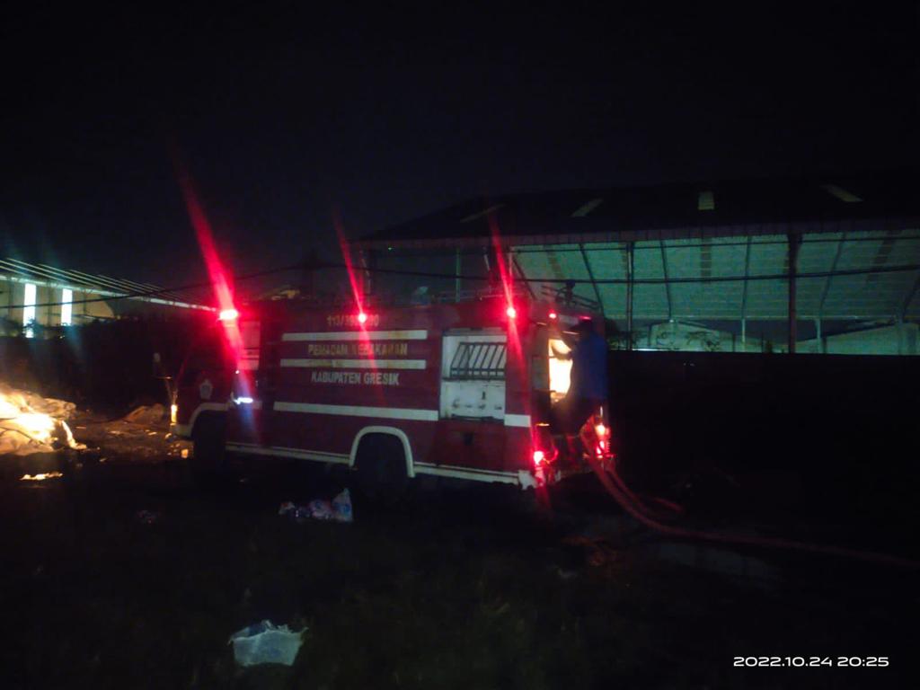 Pabrik Pengolahan Minyak Disel Terbakar di Gresik