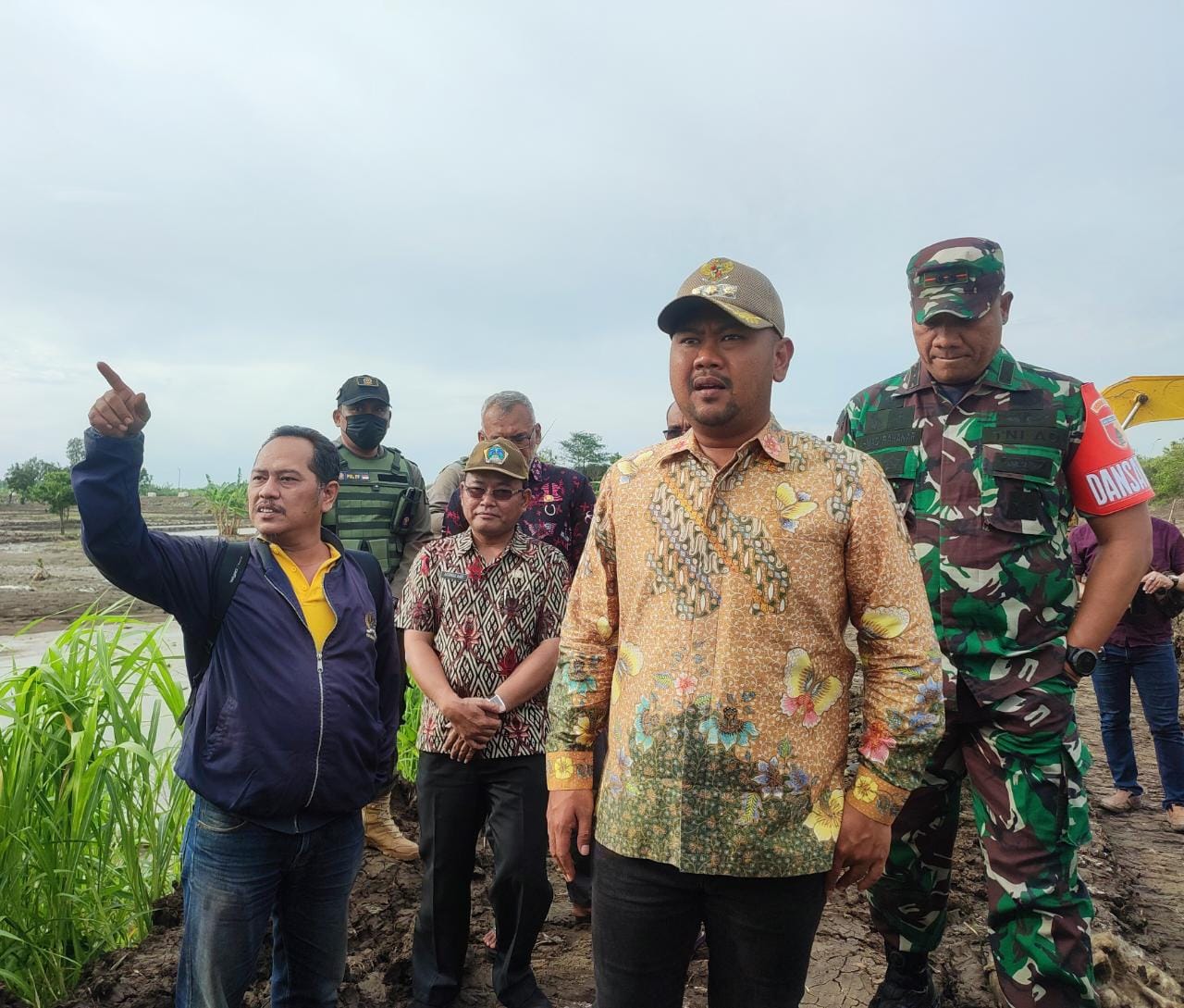 Bupati Gresik Beri Deadline Seminggu Perbaikan Tanggul Anak Kali Lamong yang Jebol
