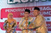 Bupati Gus Yani Terima Lencana Bakti Desa Pertama, Ini Alasannya