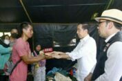 Tinjau Lokasi Terdampak Gempa Bumi di Cianjur, Presiden Jokowi Kunjungi Tenda Pengungsi