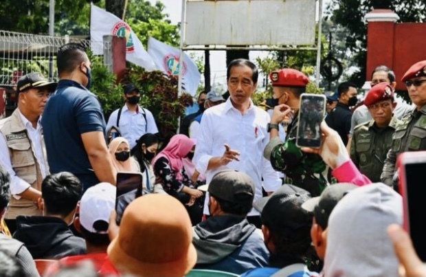 Tinjau Lokasi Terdampak Gempa di Cianjur, Presiden Jokowi Prioritaskan Evakuasi dan Distribusi Logistik