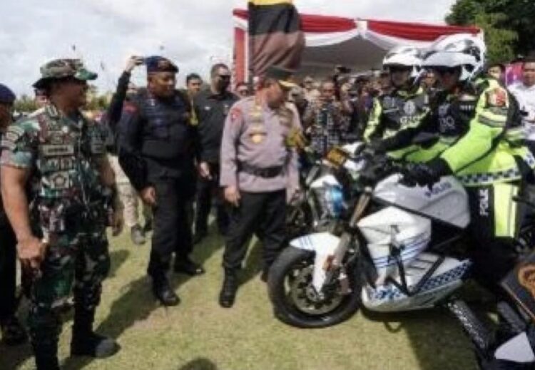 Sukseskan KTT G20, Kapolri dan Panglima TNI Gelar Pasukan dan Peralatan