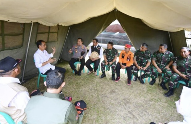 Gelar Rapat Terbatas, Presiden Jokowi Instruksikan Buka Akses Daerah Terisolasi Akibat Gempa Cianjur