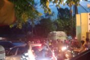 Evakuasi Truk Terguling  Lamban Timbulkan Kemacetan Panjang
