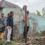 Cuaca Buruk di Pulau Bawean, Sejumlah Bangunan Rusak dan 2 Nelayan masih Hilang