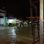 Hujan Deras Mengakibatkan Banjir di Wringinanom Gresik
