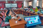 Ribuan Siswa SD dan SMP Kritisi Kondisi Gresik Melalui Surat Cinta ke Bupati