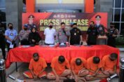 Polres Gresik Tahan 5 Pesilat Pengeroyok  Penjual Buah Hingga Tewas