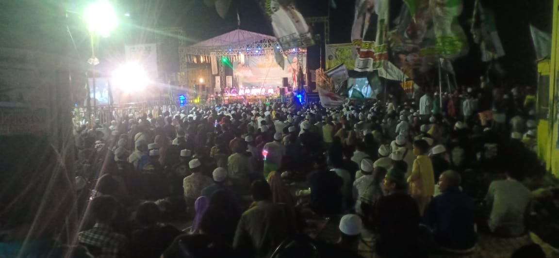 Ribuan Pecinta Salawat Tumplek Blek di NU Suci Bersholawat