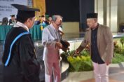 Hadiri Wisuda STAI Daruttaqwa, Ini Pesan Bupati Gresik