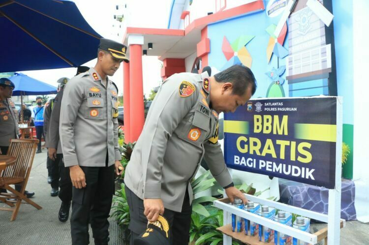 Kapolda Jatim Tinjau Pos Pelayanan Ops Lilin Semeru 2022
