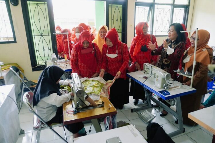 DWP Kominfo Jatim Gelar Baksos di UPT RSBRW