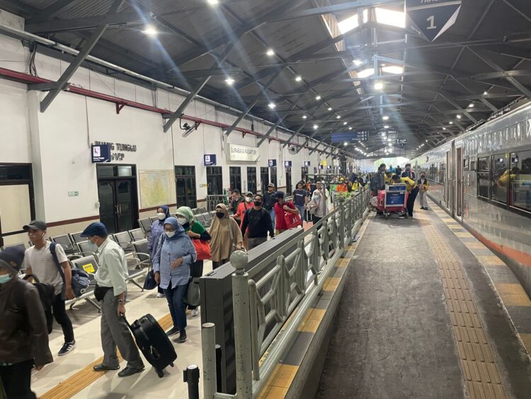 PT KAI Pastikan Tiket Libur Nataru Wilayah Daop 8 Surabaya Tersedia, Berikut Syarat Lengkap Perjalanan