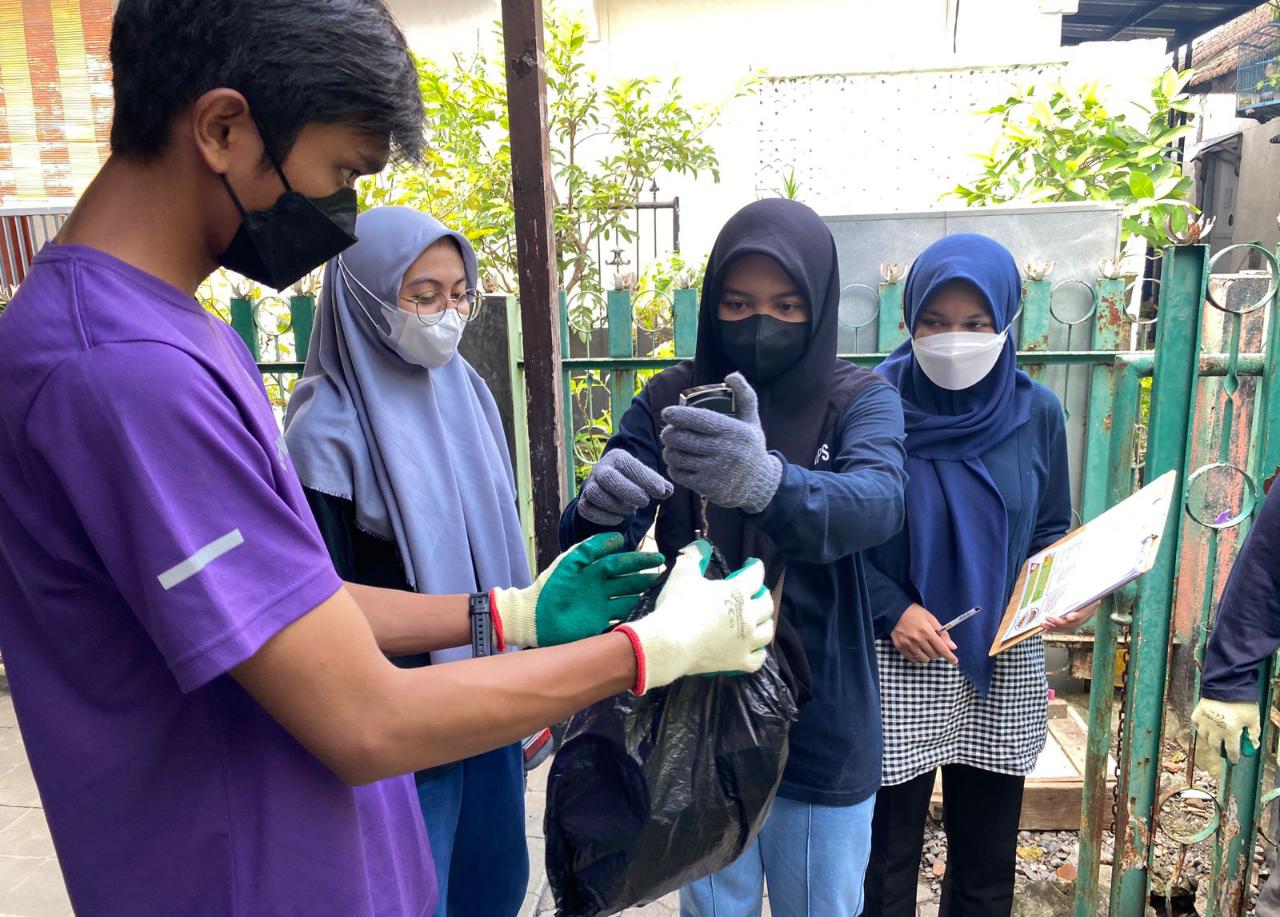 Puluhan Warga Kampung SIBA Gresik Diajari Aksa