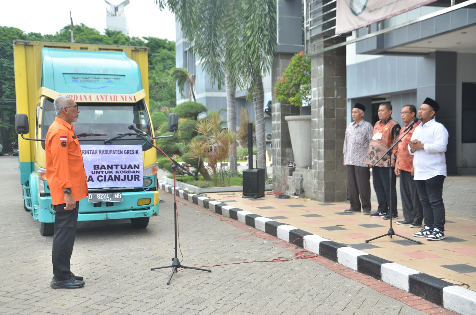 Kirim Bantuan Ikan Bandeng dari Gresik untuk Korban Gempa Cianjur