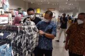 Baru Dibuka, Warga Gresik Serbu Gerai Fashion H&M di Icon Mall