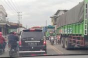 Himbauan Dishub Gresik Tak Digubris, Truk Besar Tetap Beraktivitas