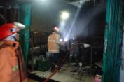 Diduga Korsleting Listrik, Ruko di Kebomas Gresik Ludes Terbakar