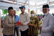 Bupati Gresik Salurkan Bantuan PKH Inklusif untuk 284 Lansia dan Difabel