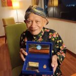 Maestro Penembang Macapat Gagrag Gresikan Terima Penghargaan AKI 2022