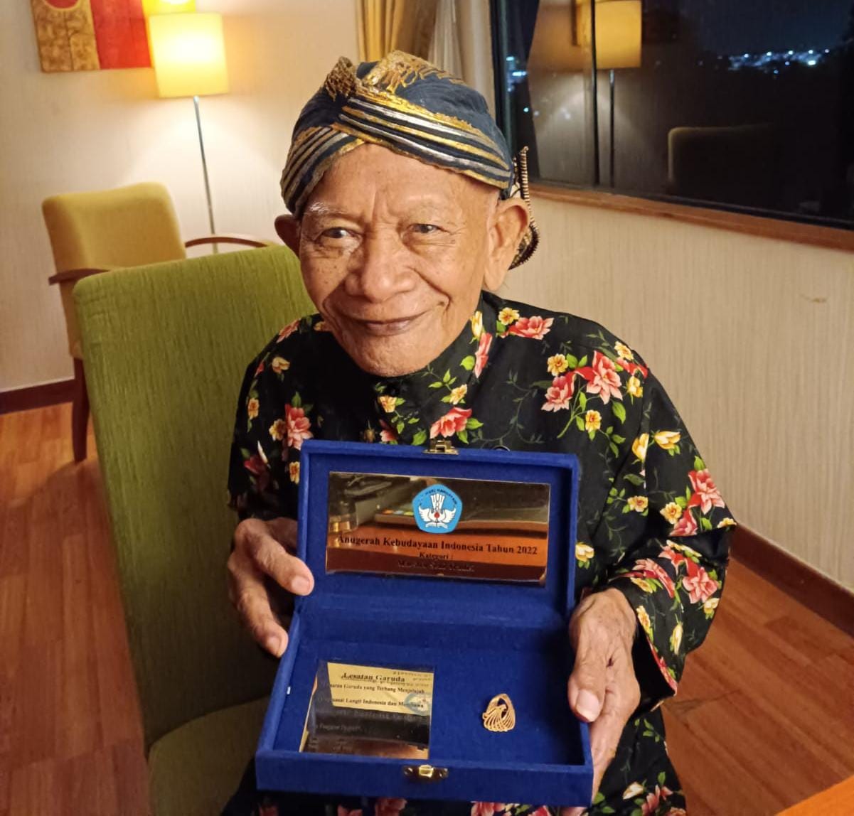Maestro Penembang Macapat Gagrag Gresikan Terima Penghargaan AKI 2022