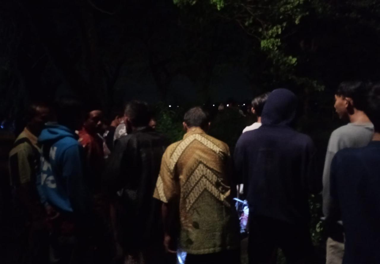 Pelajar SMP di Gresik Diduga Tenggelam di Waduk, Warga Lakukan Pencarian